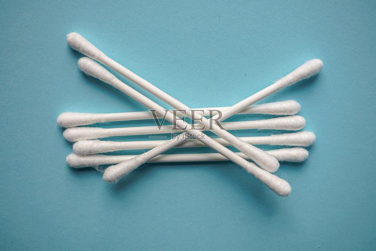 棉签与美丽之间 化妆品及卫生用品批发市场的光影叙事